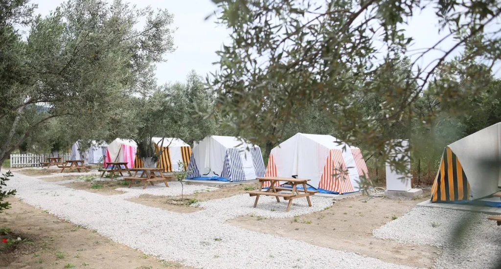 zeus-motel-camping-1.-1200